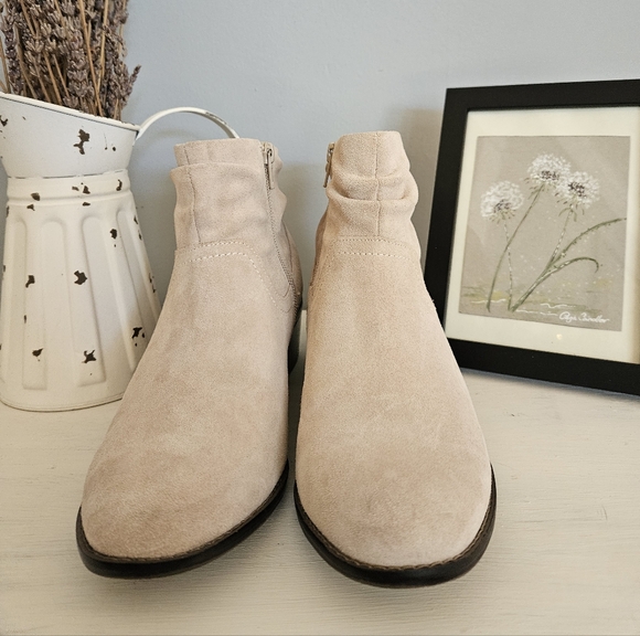 Vionic Tan Suede Ankle Boots Booties Sz 8.5 EUC - Picture 7 of 11